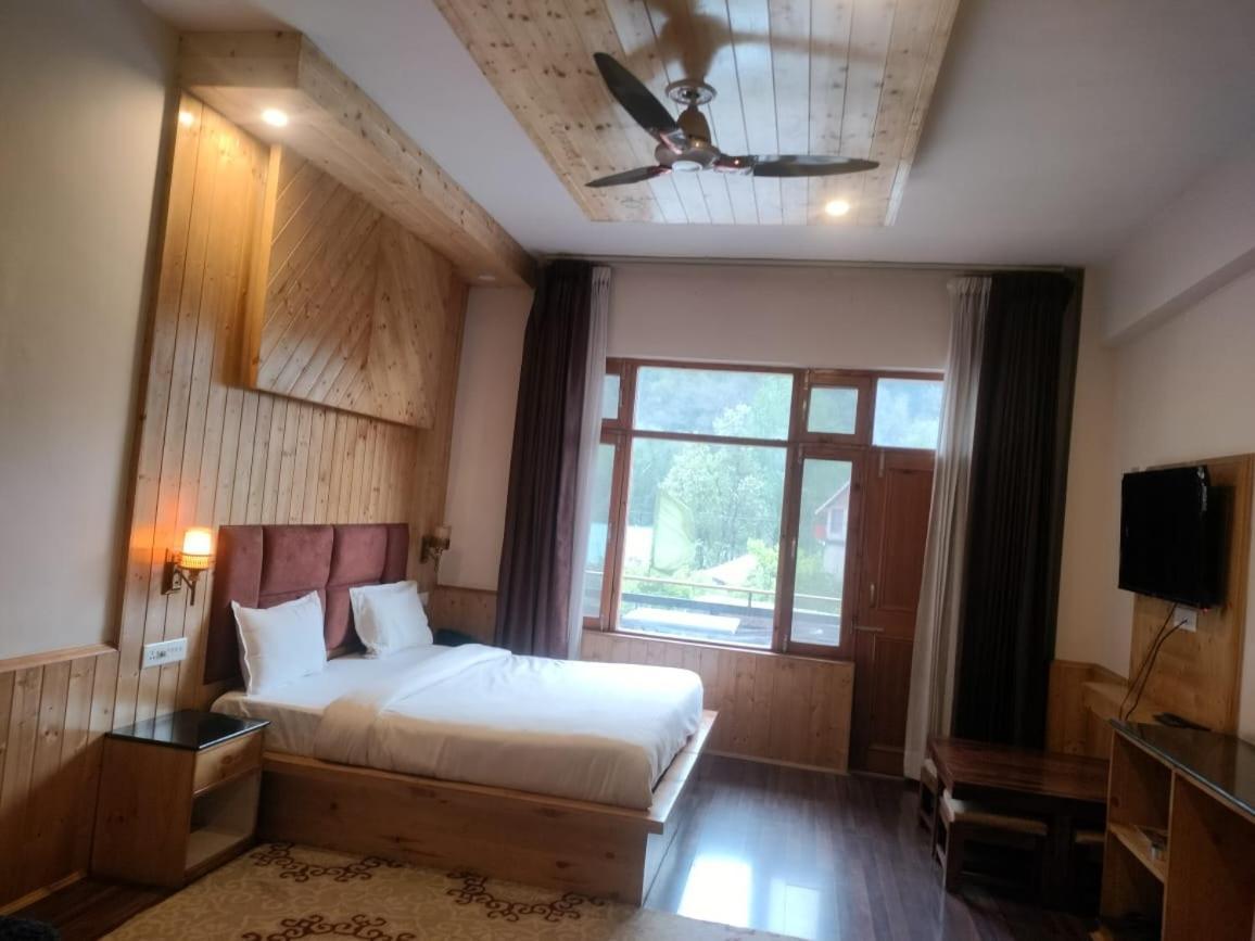 Riya Garden Hotel 4*