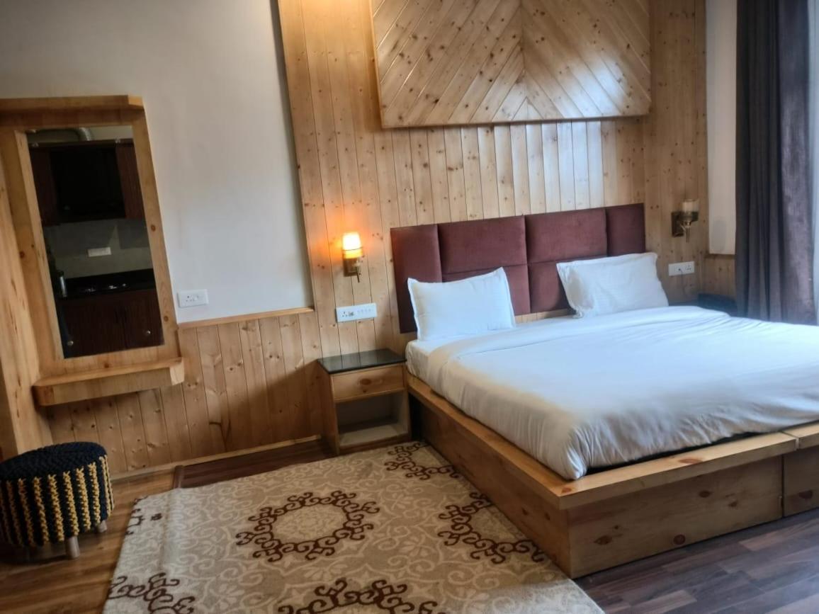 Riya Garden Hotel 4*